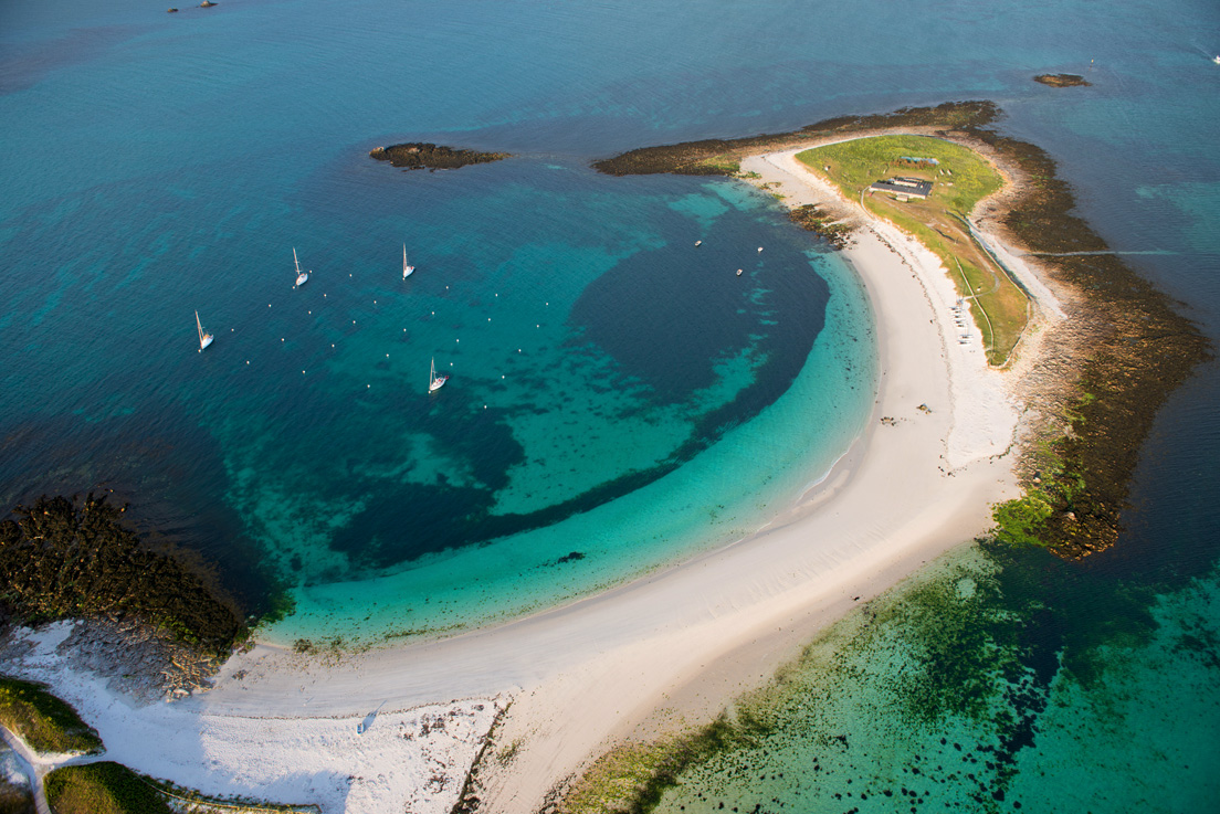 Glénan : L'ile Brunec débarrassée de sa verrue | Bretagne.com